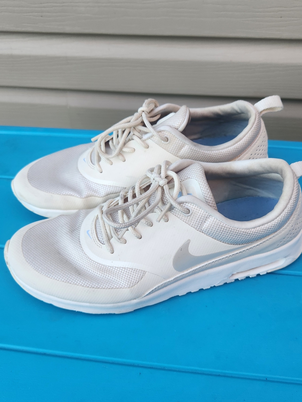 Nike Women's Lightweight Running Shoes White & Light Gray